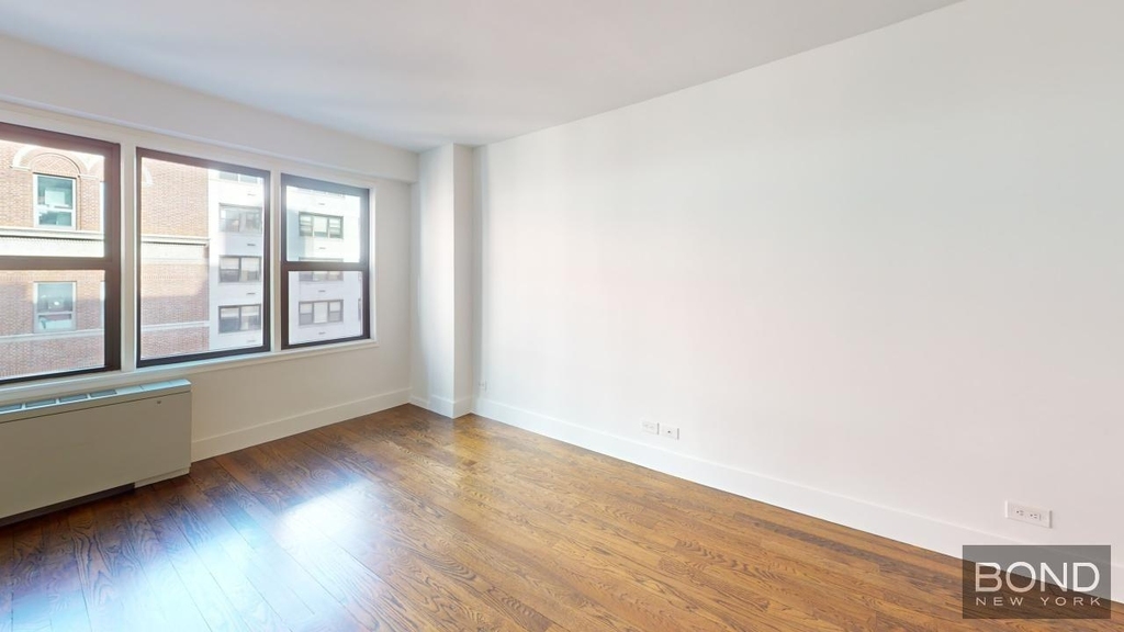 East 63rd Street - Photo 18