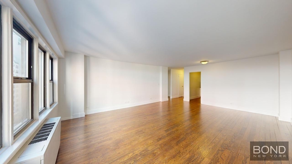 East 63rd Street - Photo 19