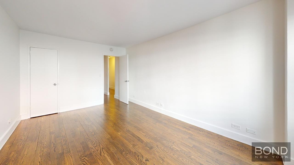 East 63rd Street - Photo 6