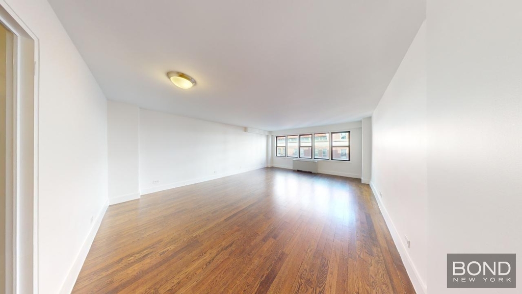 East 63rd Street - Photo 14