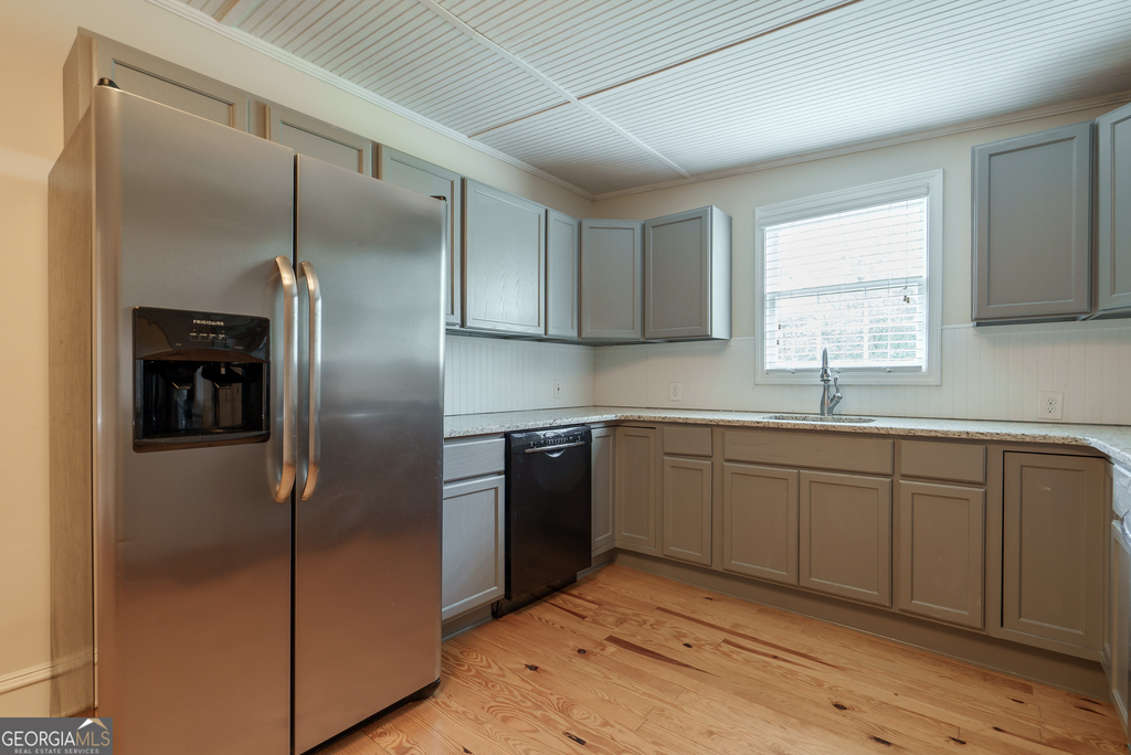 696 North Avenue - Photo 16