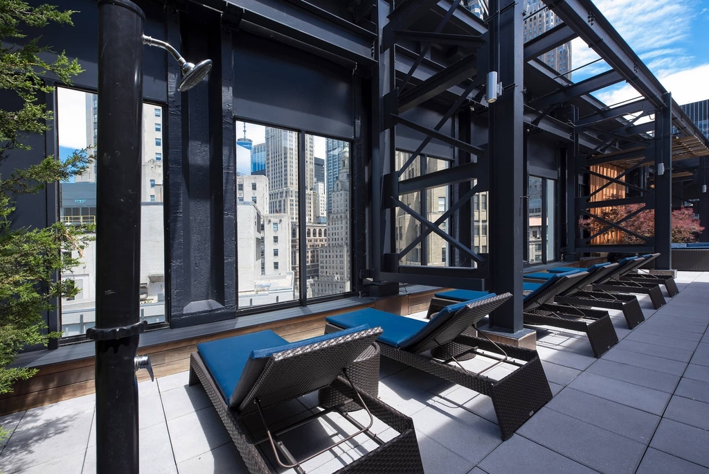 10 Hanover Square - Photo 37