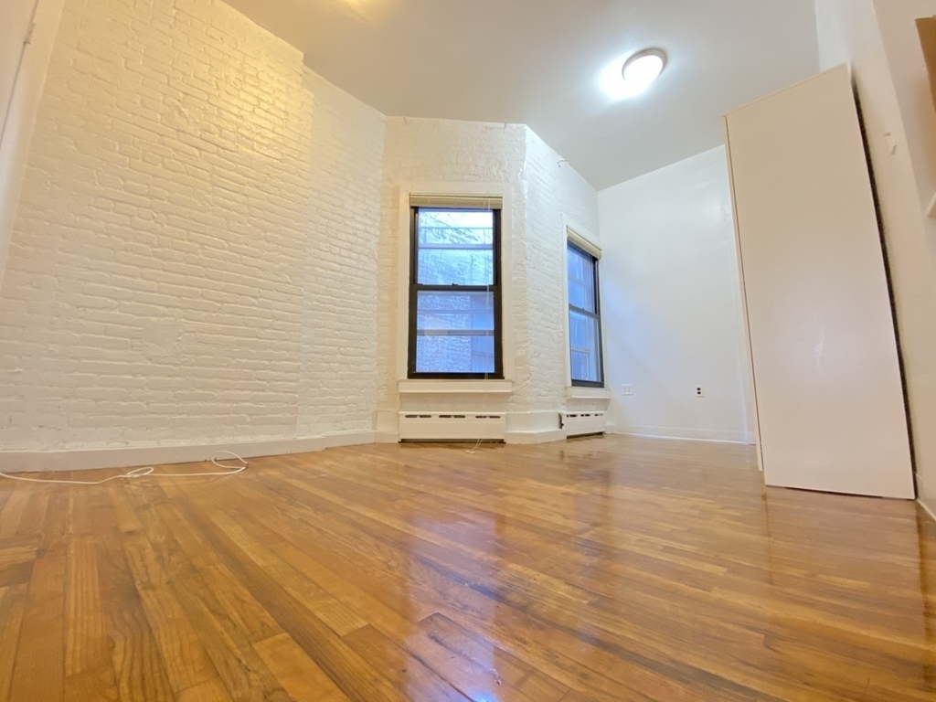 1372 York Avenue - Photo 1