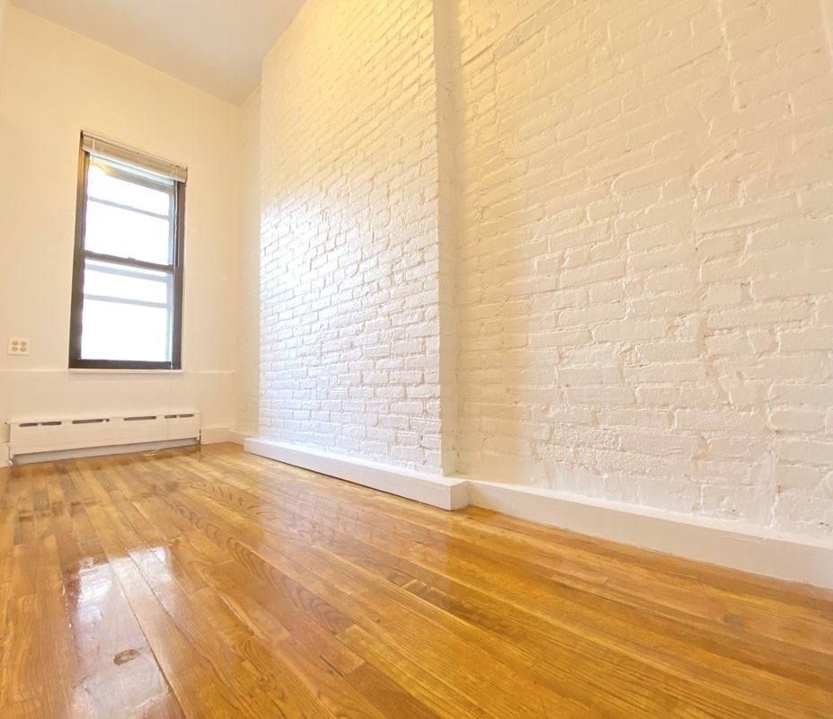 1372 York Avenue - Photo 2