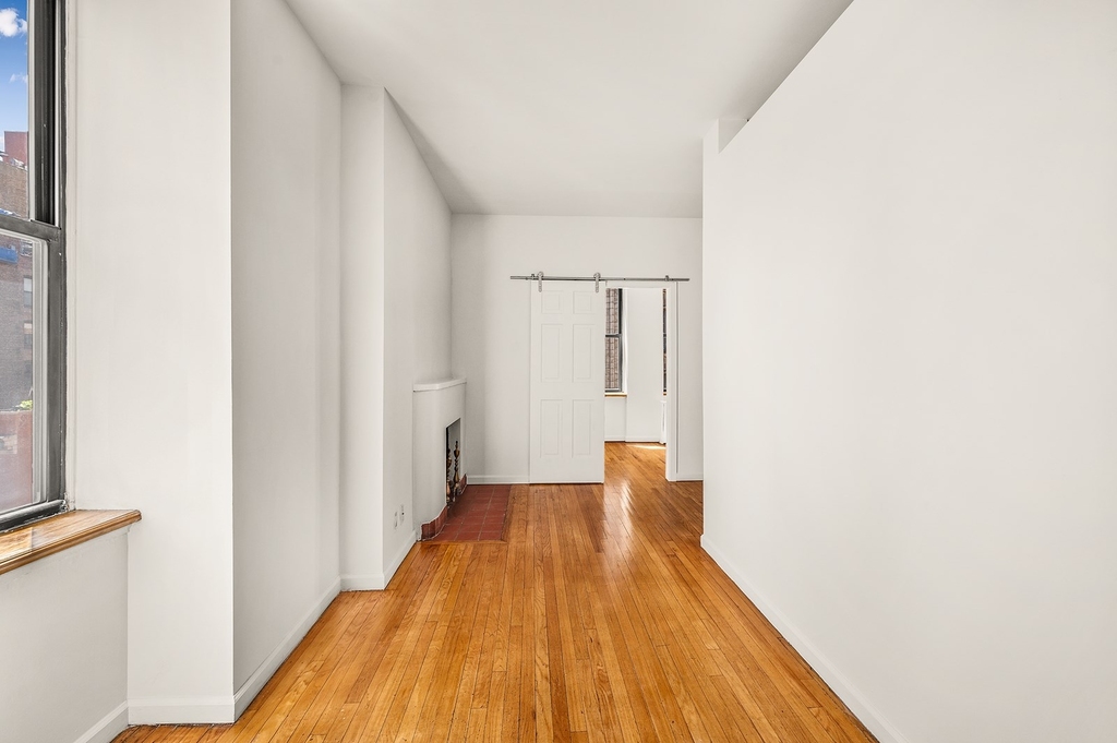 Madison Avenue - Photo 0