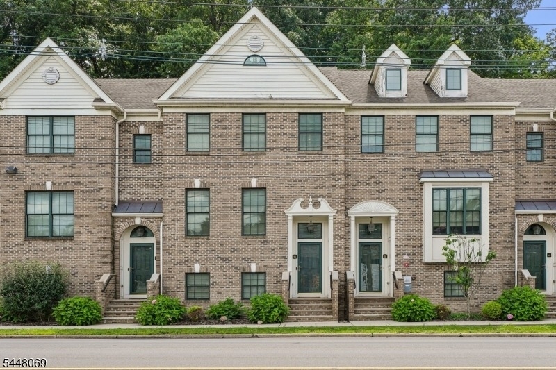 36 Bloomfield Ave - Photo 0