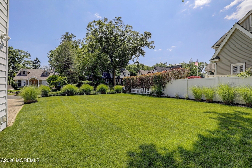 570 N Edgemere Drive - Photo 37