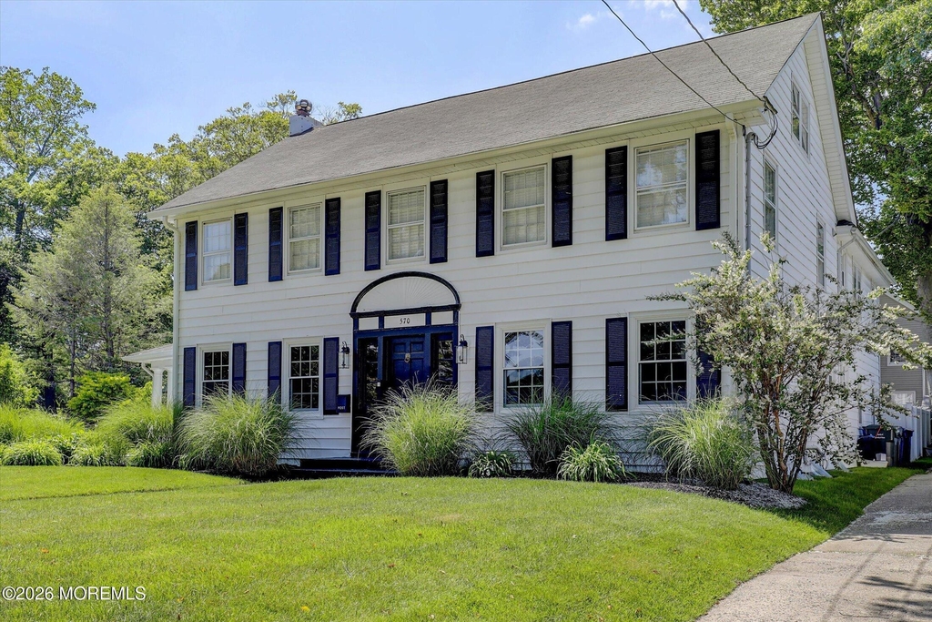 570 N Edgemere Drive - Photo 2