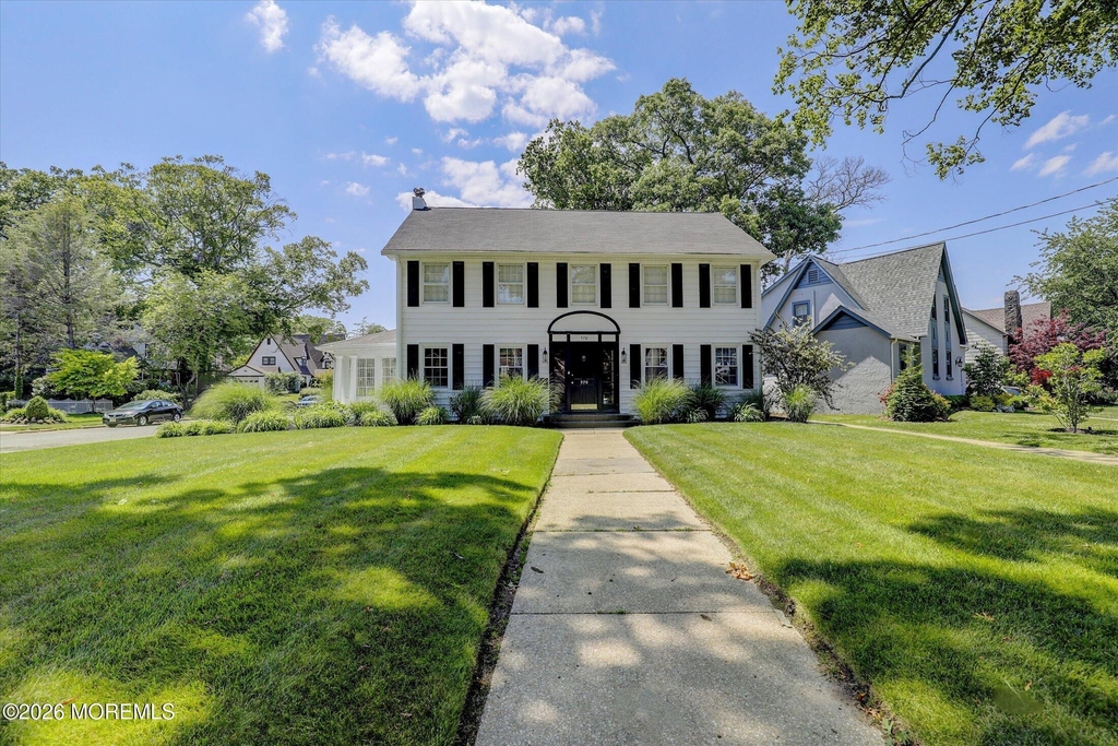 570 N Edgemere Drive - Photo 0