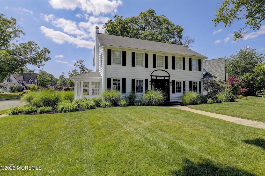 570 N Edgemere Drive - Photo 1