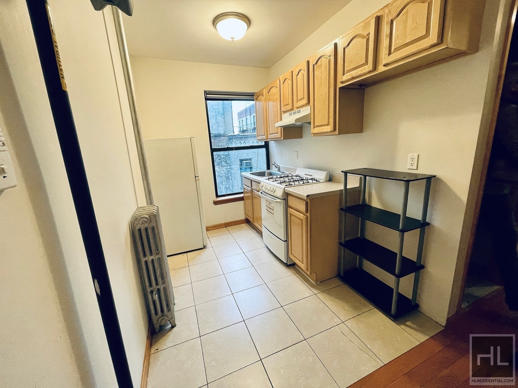 East 14th Street - Photo 0