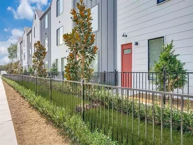 3275 Dallas Street - Photo 1