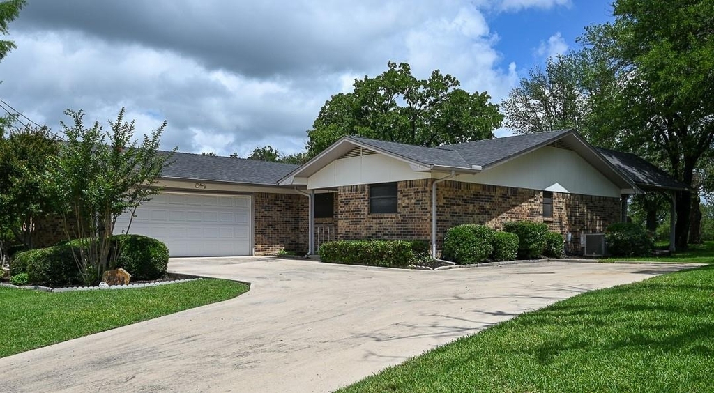 412 Half Moon Way - Photo 1