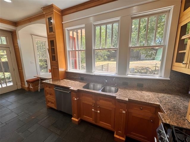 412 E 6th Street - Photo 16