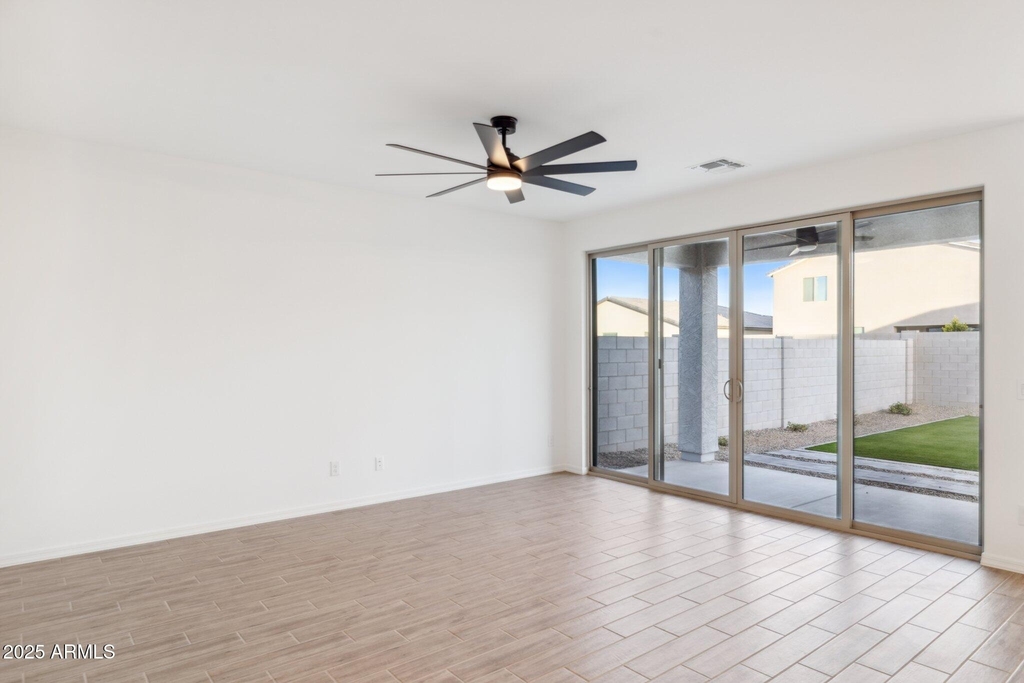 2370 E Wagon Wheel Lane - Photo 3