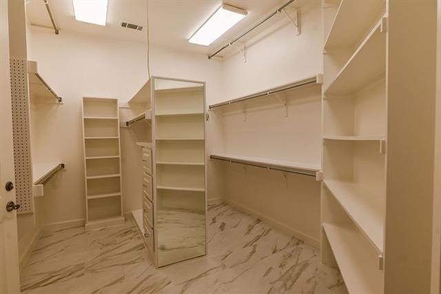 711 Lexington Avenue - Photo 17