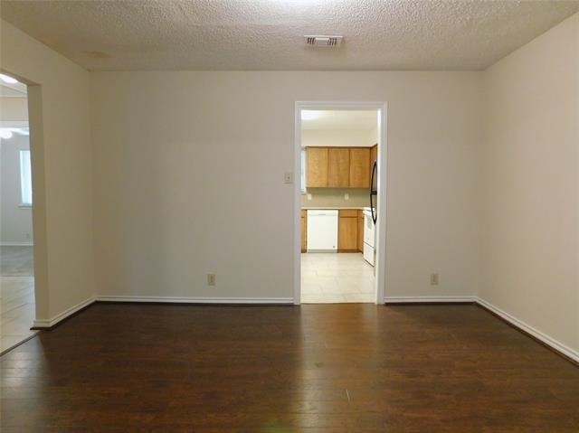2204 Canterbury Court - Photo 7