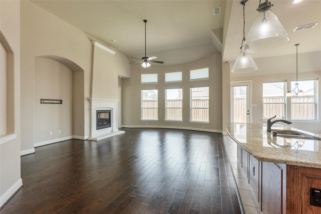 4802 Comstock Way - Photo 8