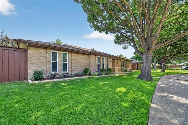 2816 Pinehurst Drive - Photo 4