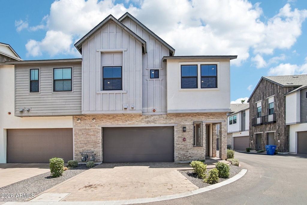 3200 N 39th Street - Photo 0