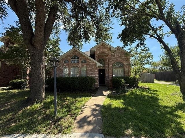553 Raintree Circle - Photo 1