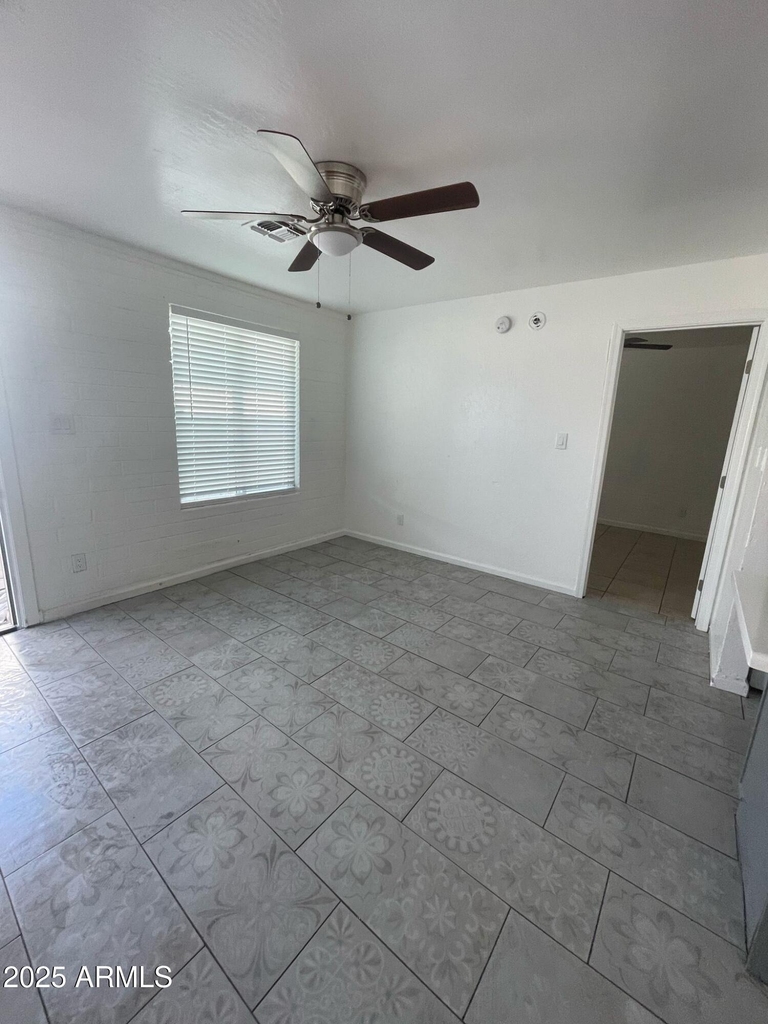 3232 W Jackson Street - Photo 2
