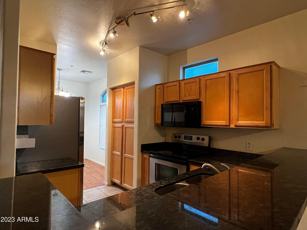 2250 E Deer Valley Road - Photo 4