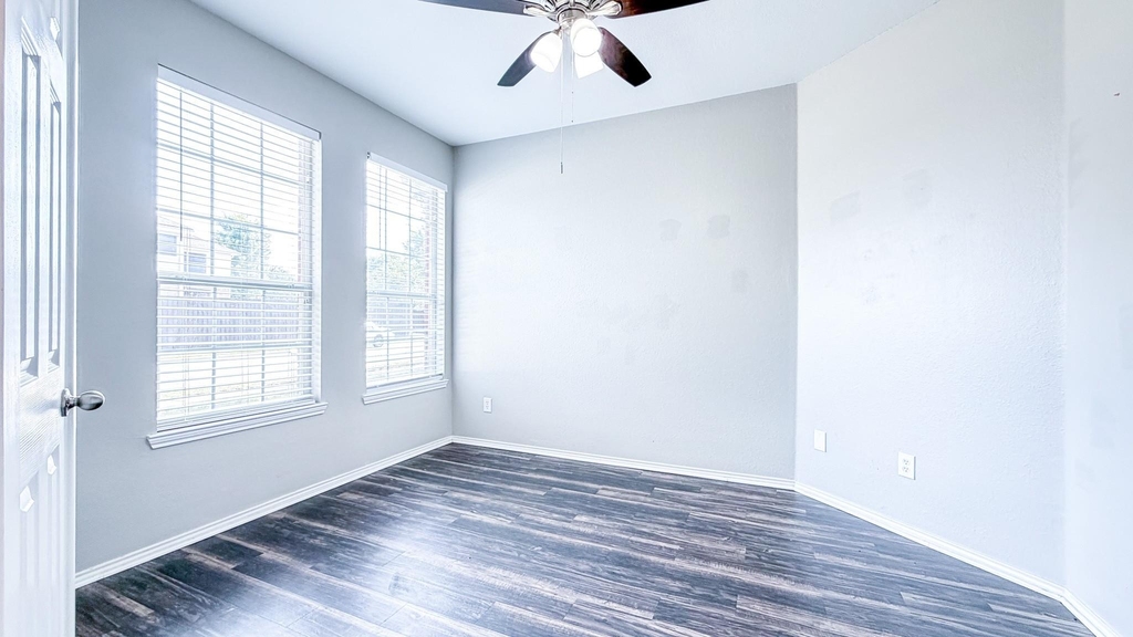 1515 Creek Springs Drive - Photo 3