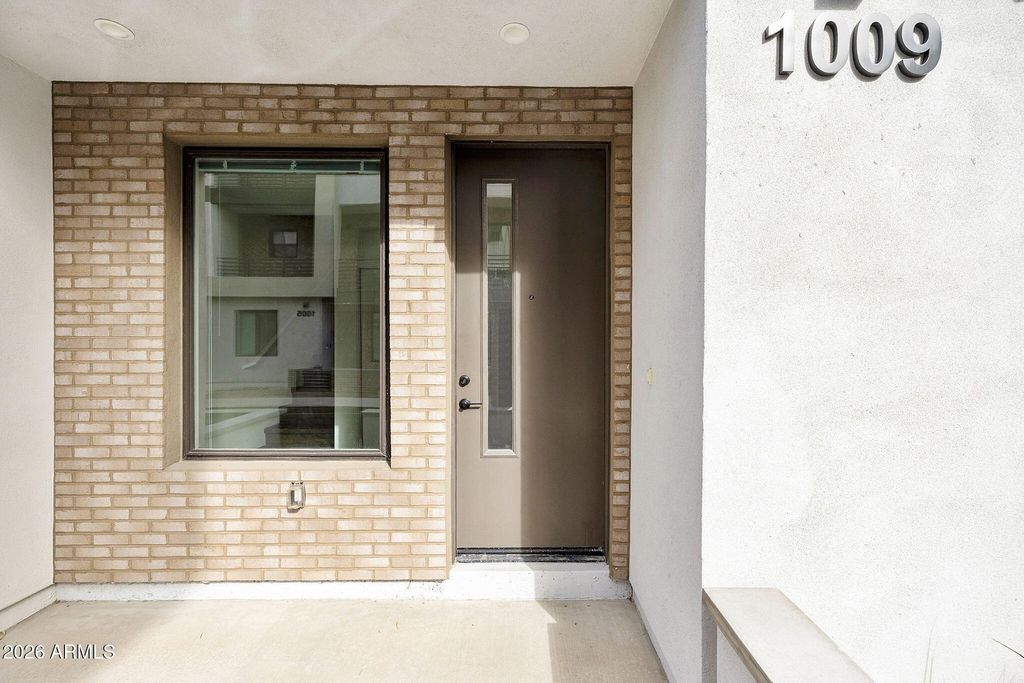 406 W 7th Street - Photo 0