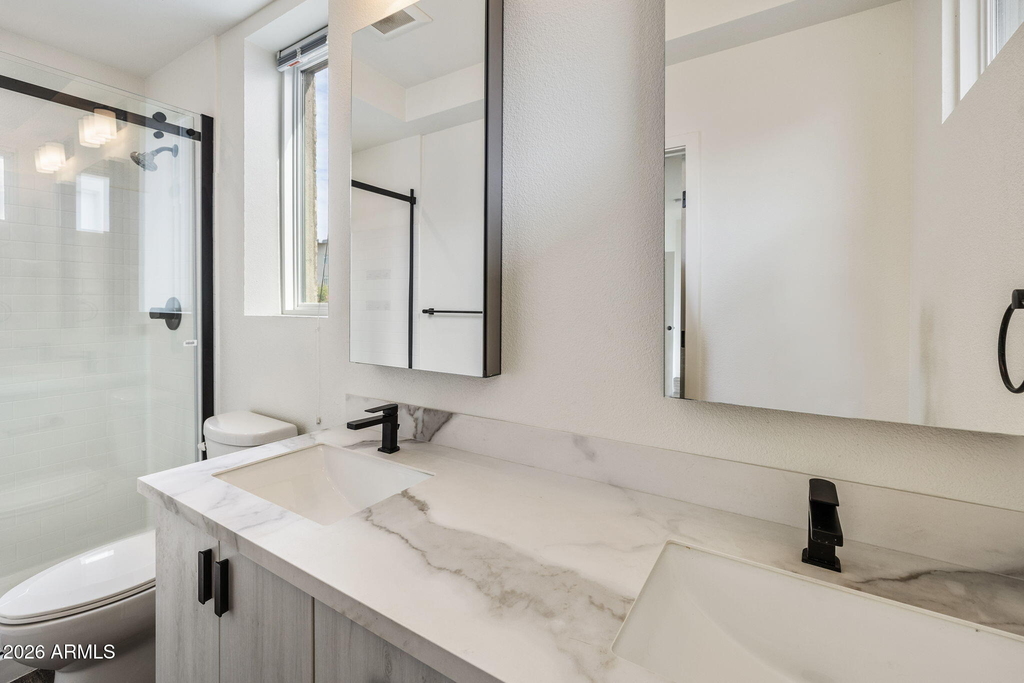 406 W 7th Street - Photo 10