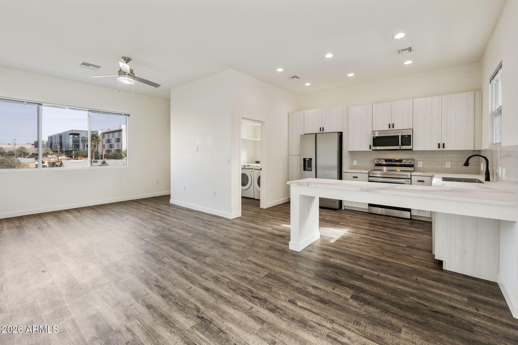 406 W 7th Street - Photo 5