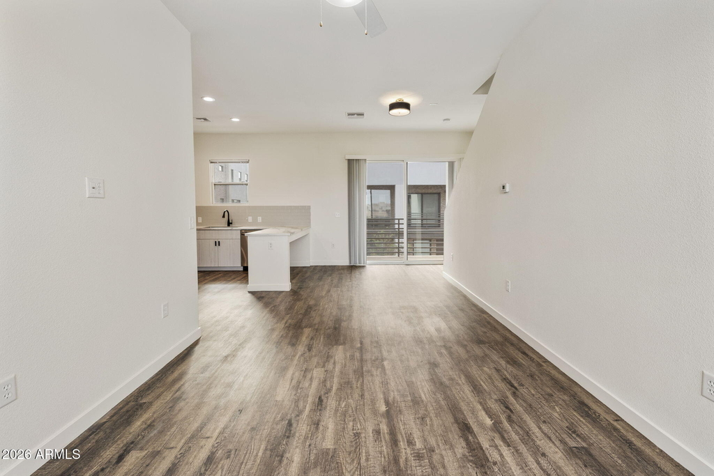 406 W 7th Street - Photo 2