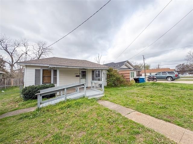 528 W Florence - Photo 1