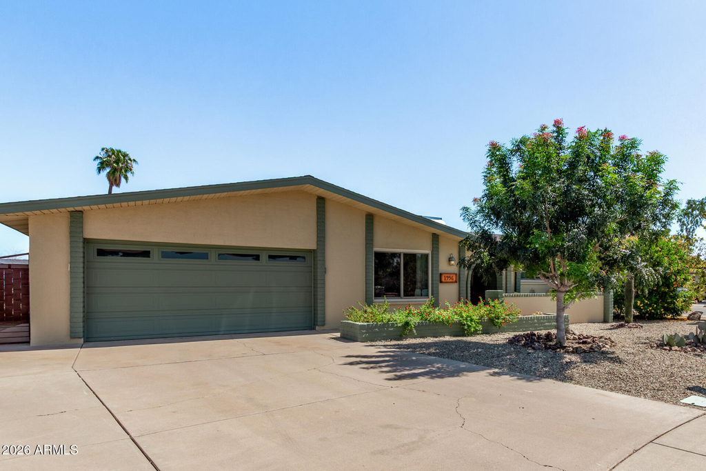 1956 E Dunbar Drive - Photo 2