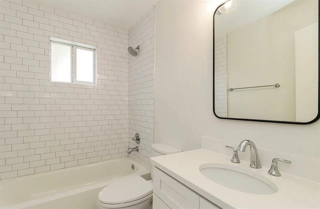 425 N Rosemont Avenue - Photo 2
