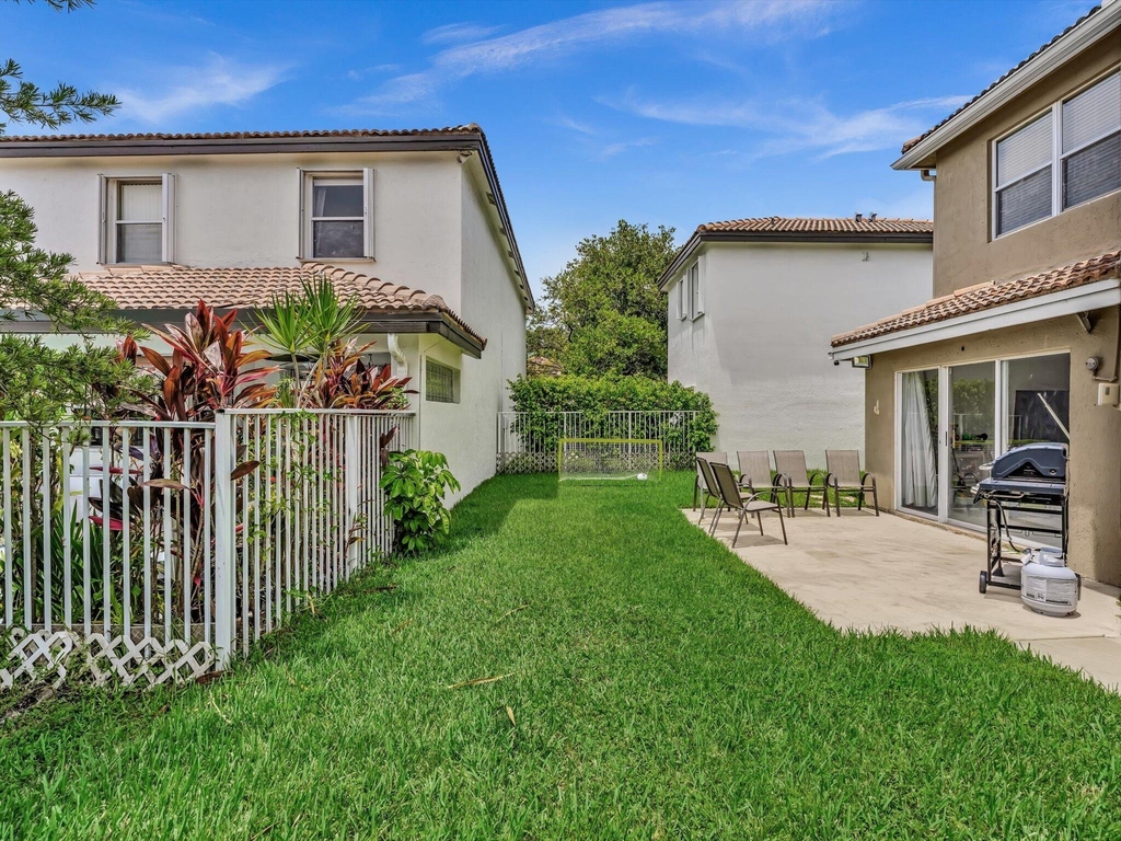 7145 Crescent Creek Place - Photo 16
