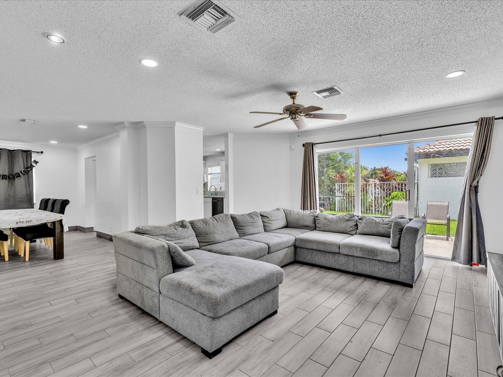 7145 Crescent Creek Place - Photo 7