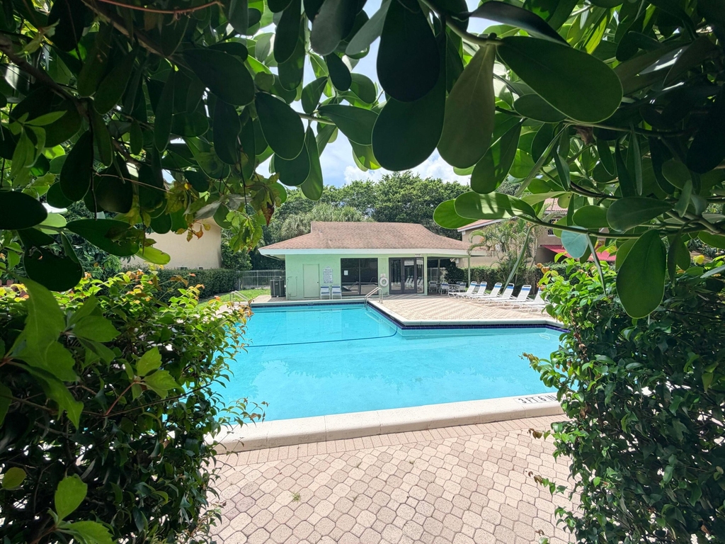 61 Nw 110th Avenue - Photo 4