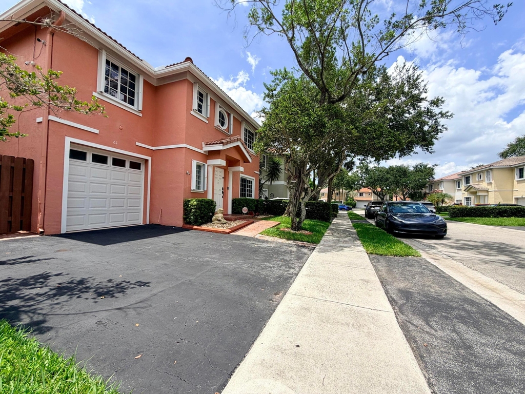 61 Nw 110th Avenue - Photo 3