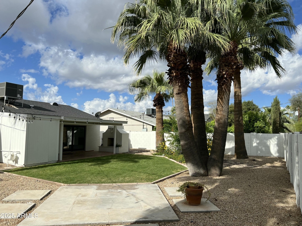 8744 E Rose Lane - Photo 14