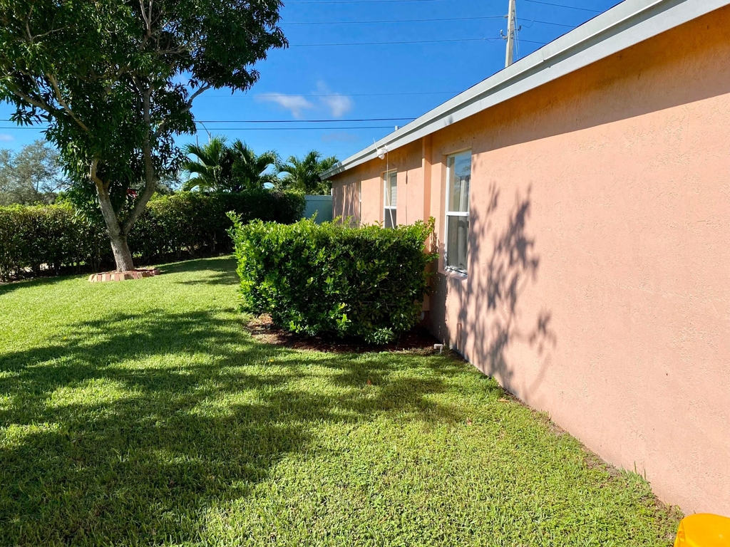 112 Sunset Boulevard - Photo 12