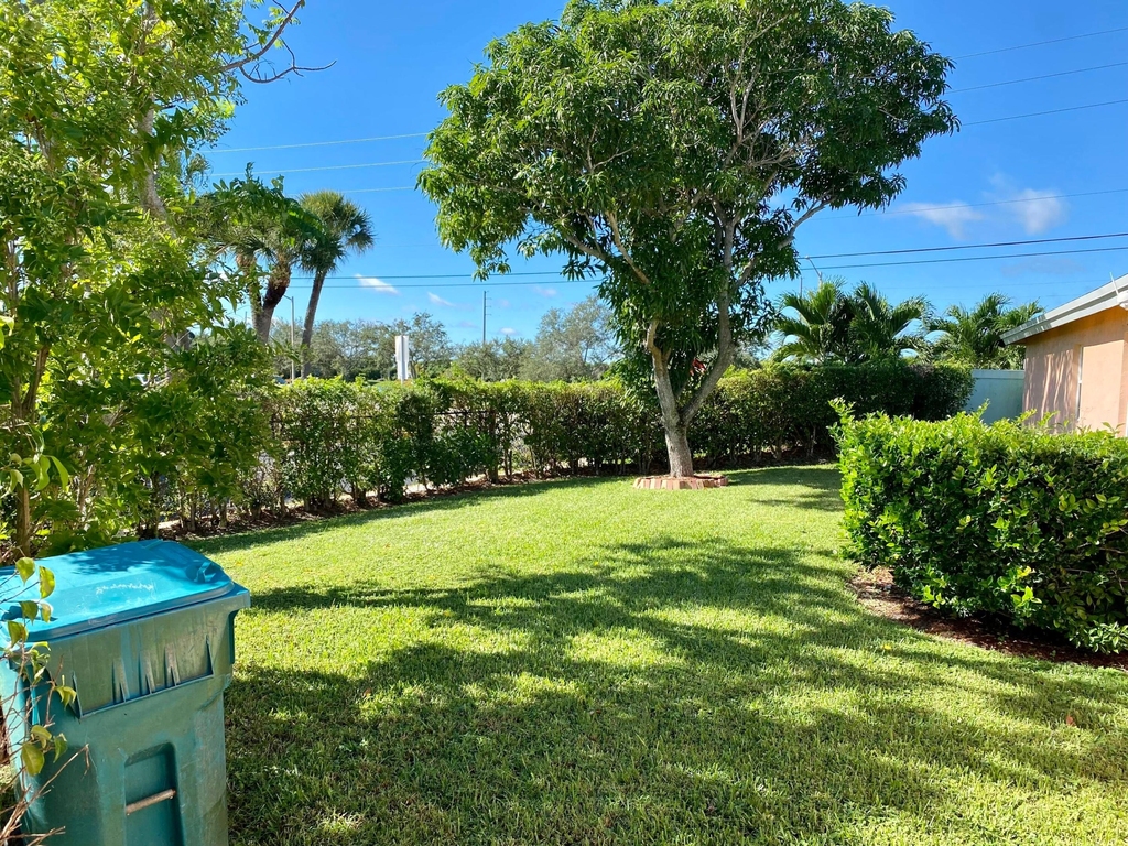 112 Sunset Boulevard - Photo 13