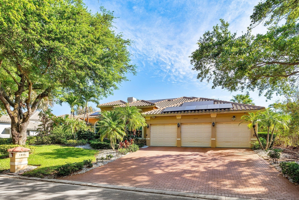 1845 Eagle Trace Boulevard - Photo 1