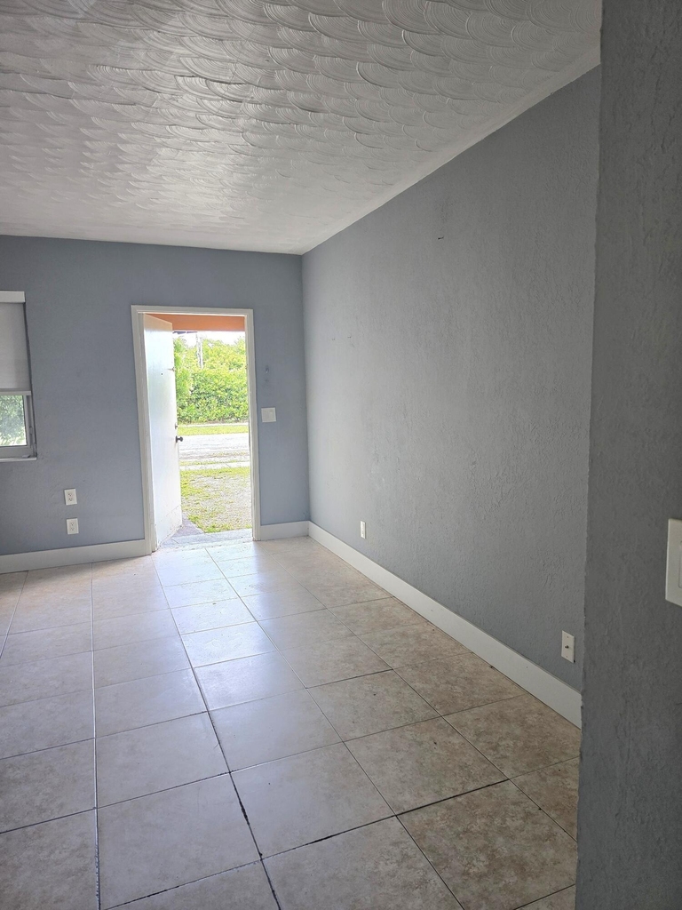 305 Sw 14th Street - Photo 4