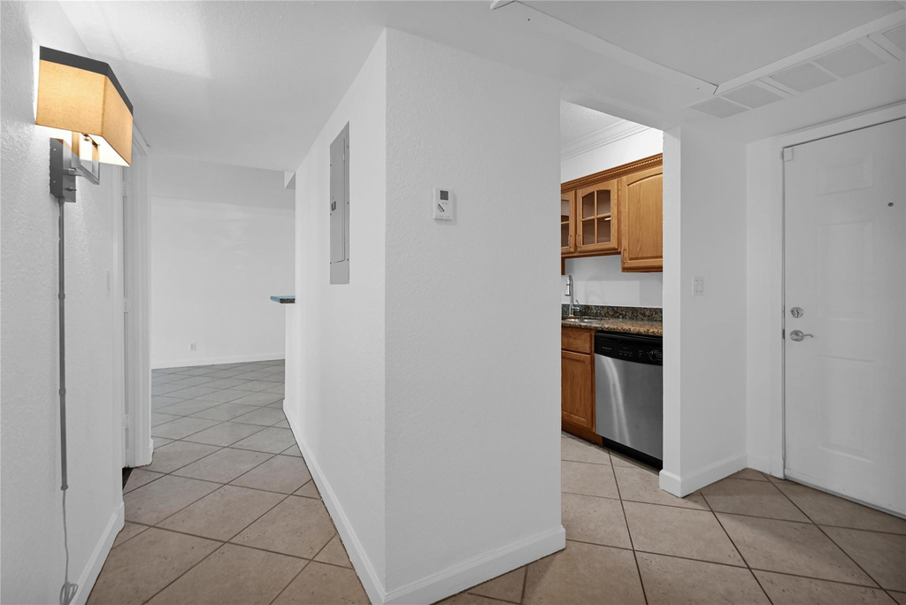 1515 E Broward Boulevard - Photo 2