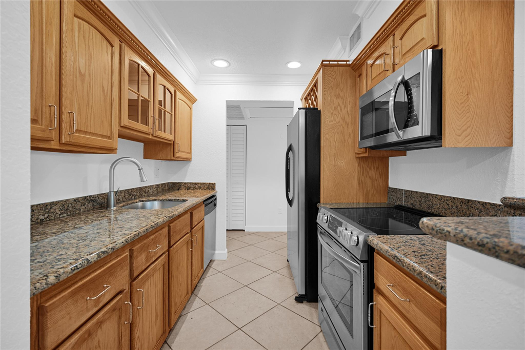 1515 E Broward Boulevard - Photo 3