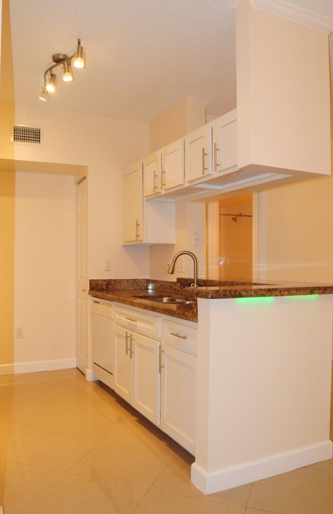 11685 W Atlantic Boulevard - Photo 30