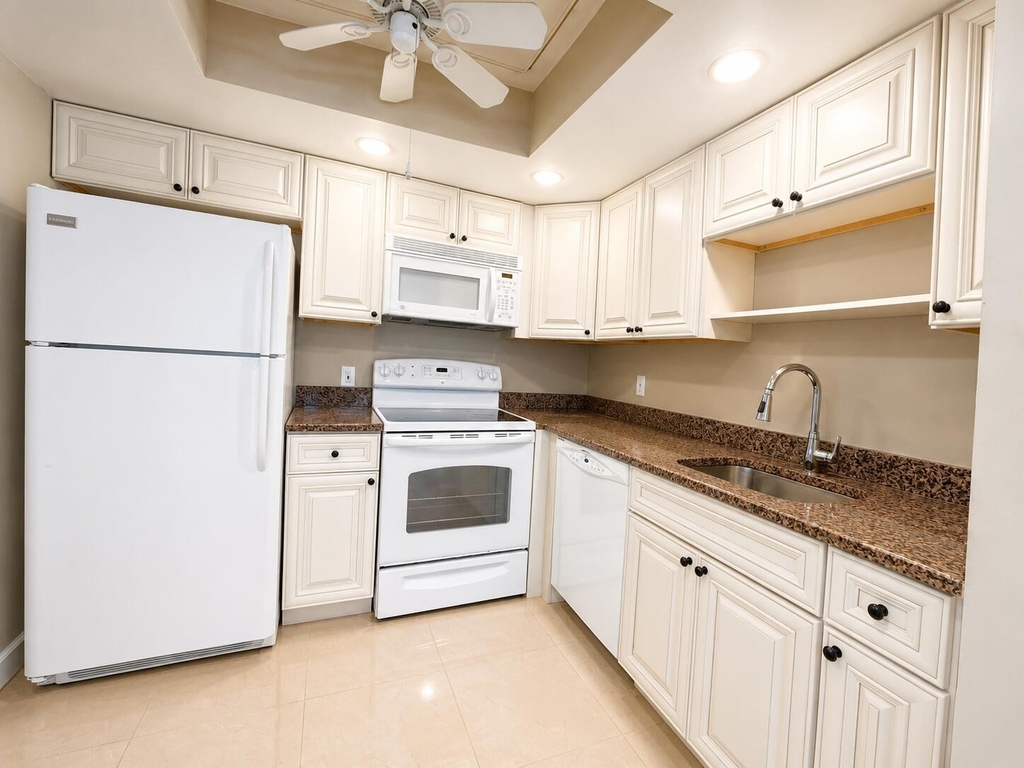 446 Saxony J Way - Photo 3
