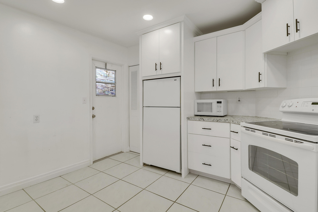 7 Greenway Village N - Photo 17