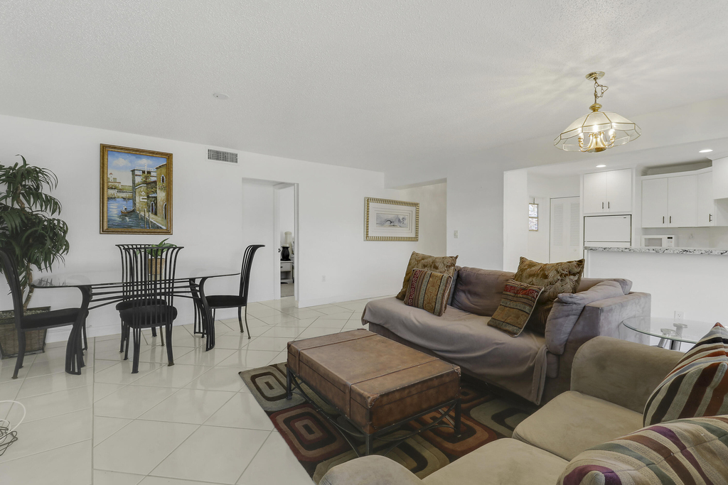 7 Greenway Village N - Photo 11